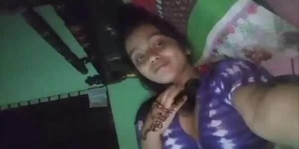 Desi Beautiful Girl Fingering her Juicy Pussy