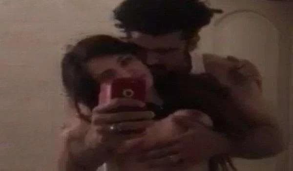 Sexy Paki Couple Having Fun in the Bathroom