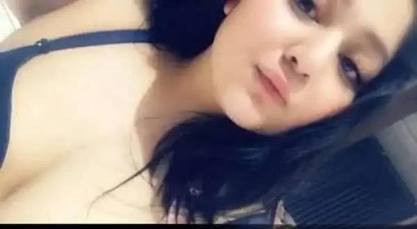 Hot Girl Fingers Her Pussy and Shows It Off