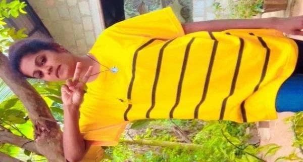 Sexy Girl Shows Off Her Pussy in Masturbating Video