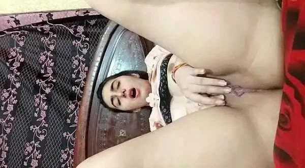 Pakistani Girl Shows Pussy in Leaked MMS
