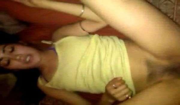 Punjabi Girl Can't Handle the Pain, It Won't Go Inside